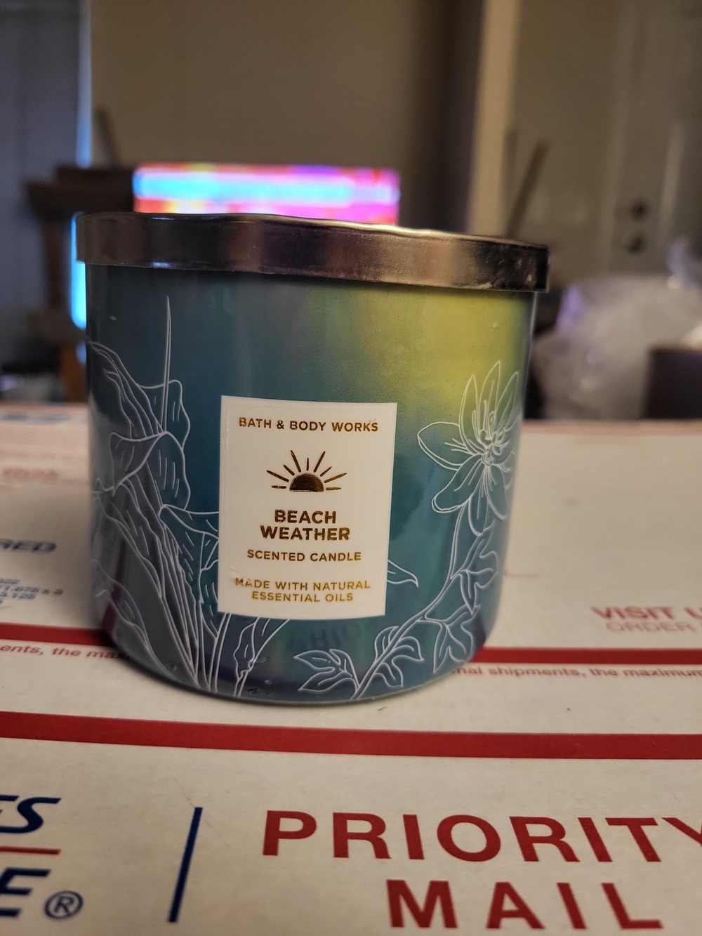 Bath & Body Works Beach Weather Scented Candle - Teal to Yellow Gradient 14.5oz